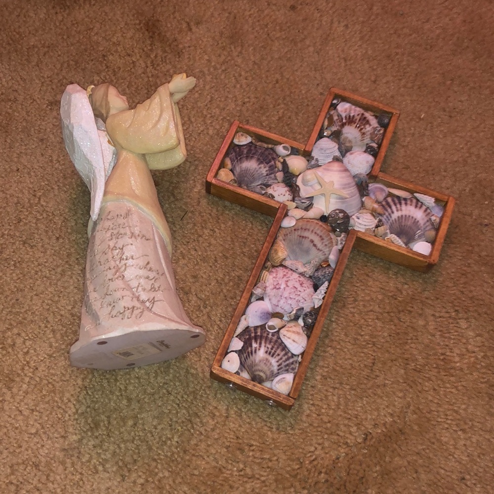 Cross with shells and stand and an angel with writing
